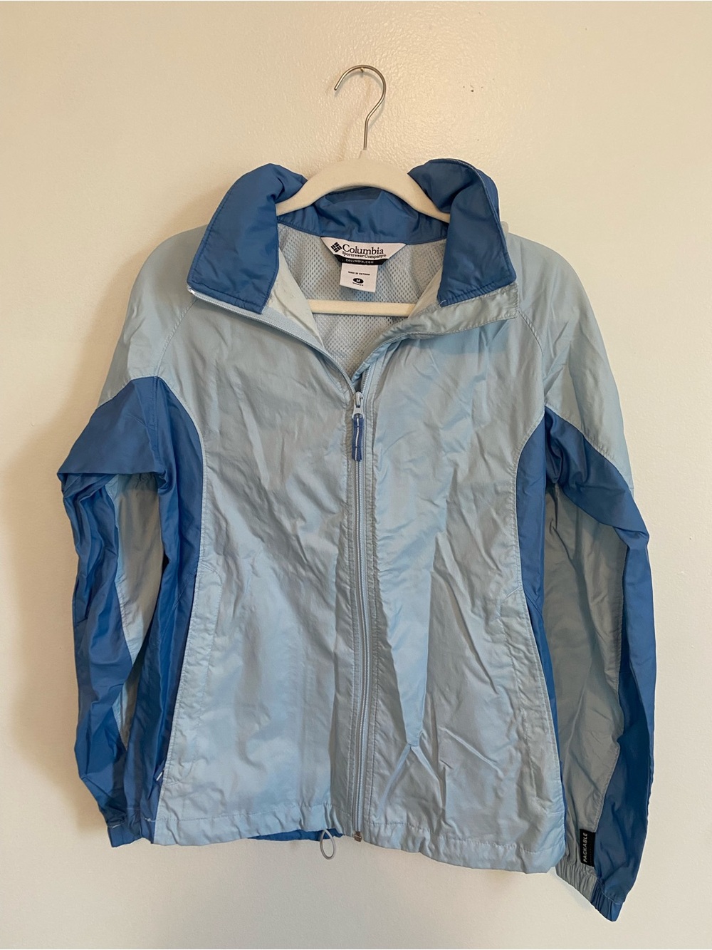 Light Blue Columbia Windbreaker Size M